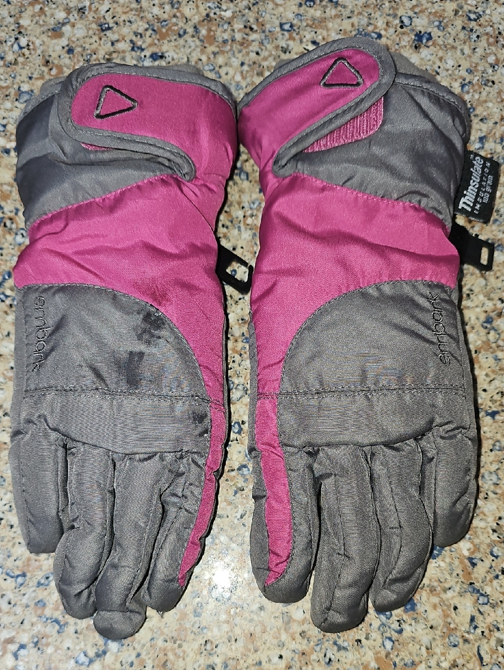 3M Thinsulate Youth Pink and Gray Insulated Gloves Size Juniors 4-7